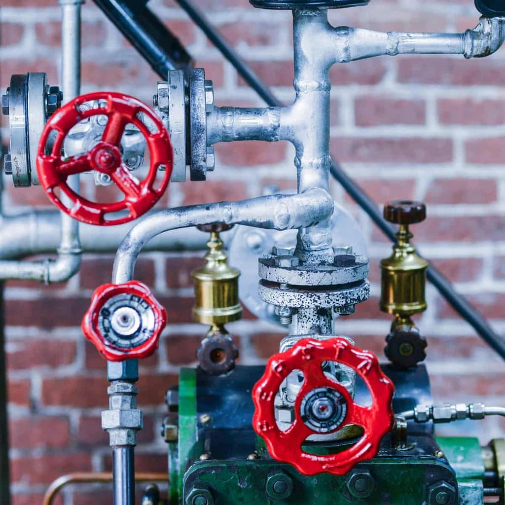 bomba de presión de agua con manilla roja